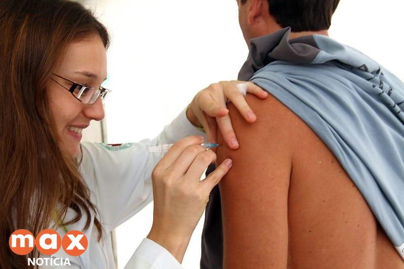 Saúde libera quarta dose contra a Covid-19 para pessoas acima de 18 anos
