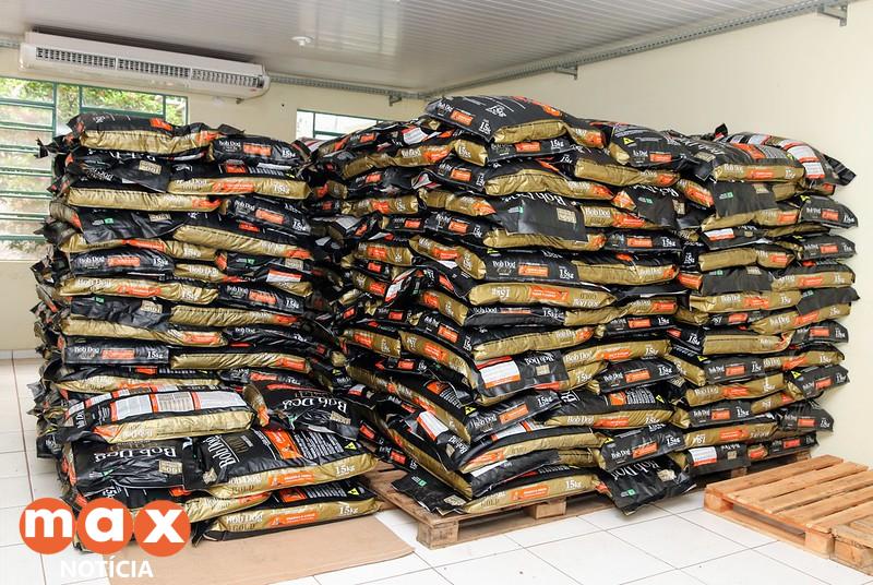 Prefeitura de Foz faz nova entrega de ração para cães e gatos a partir de quinta-feira (15)