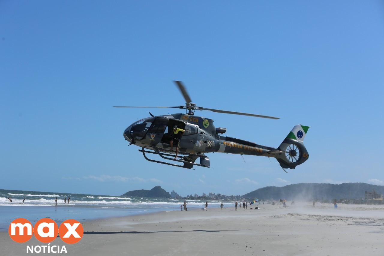 Polícia Militar orienta banhistas sobre como agir em pousos de helicóptero na praia