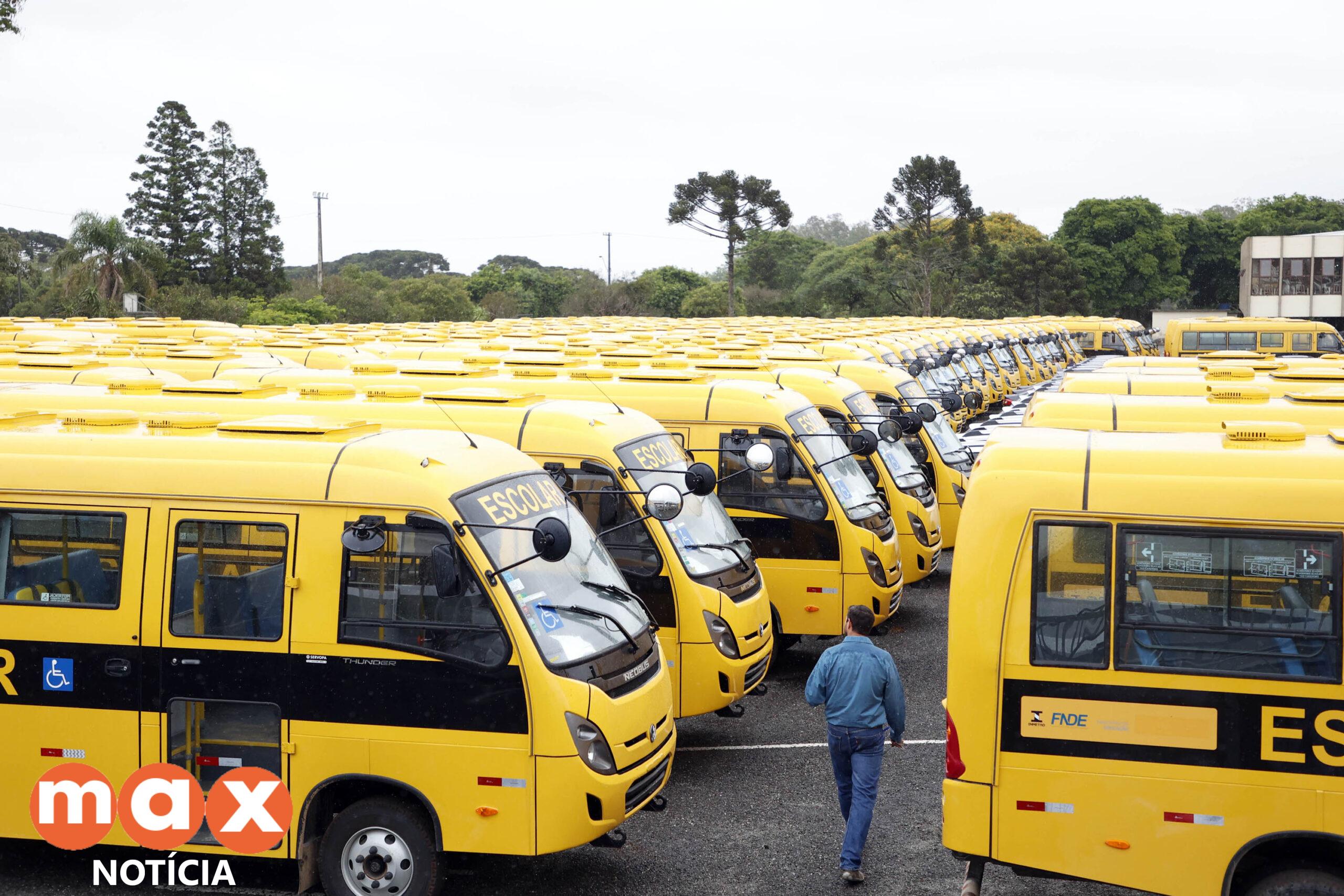 Governador entrega 128 ônibus escolares e 45 novas viaturas para as forças de segurança pública