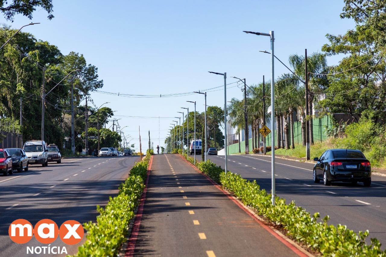 Ciclofaixa da Avenida General Meira recebe iluminação de LED