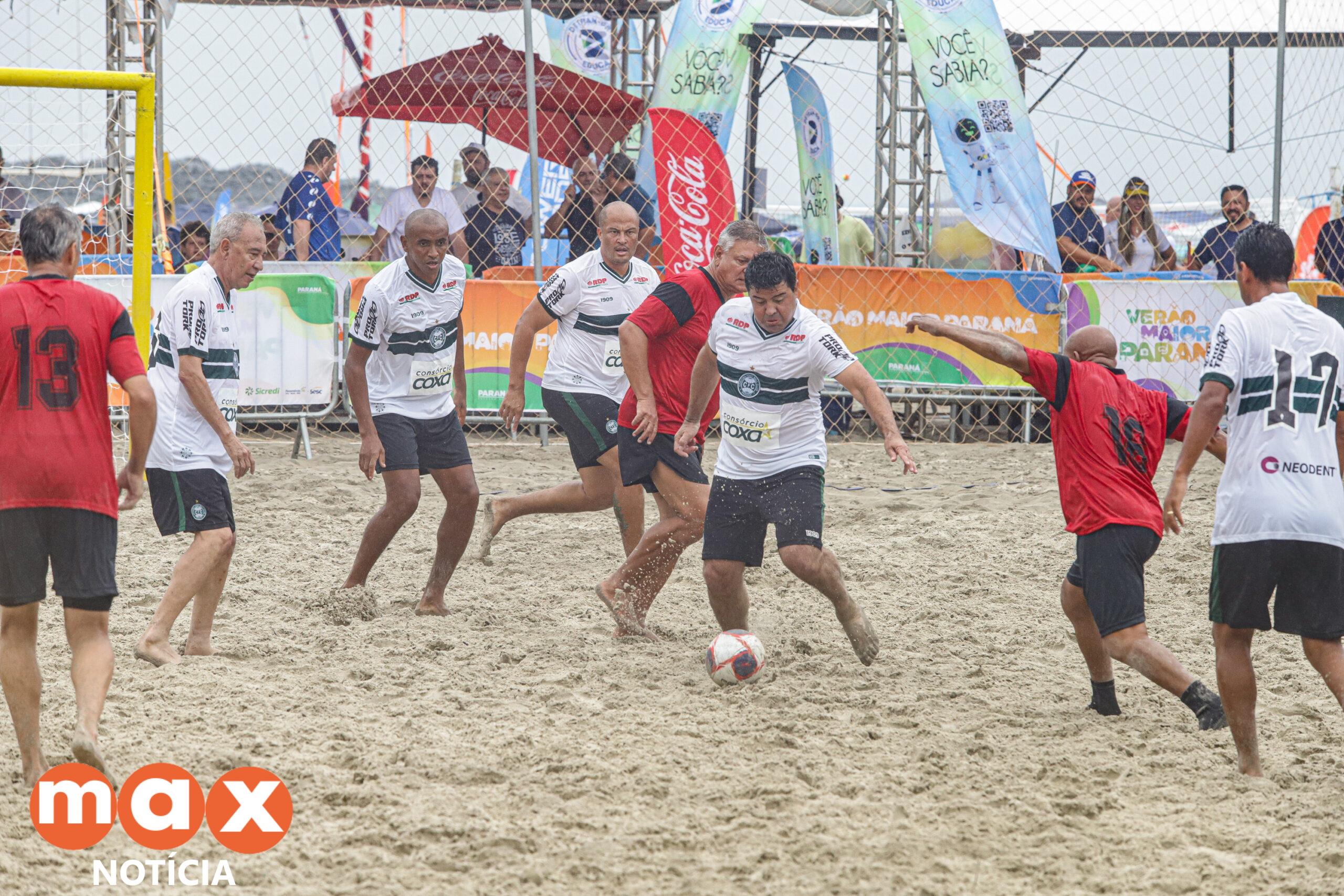 Futebol das Estrelas reúne veteranos paranaenses nas areias de Caiobá