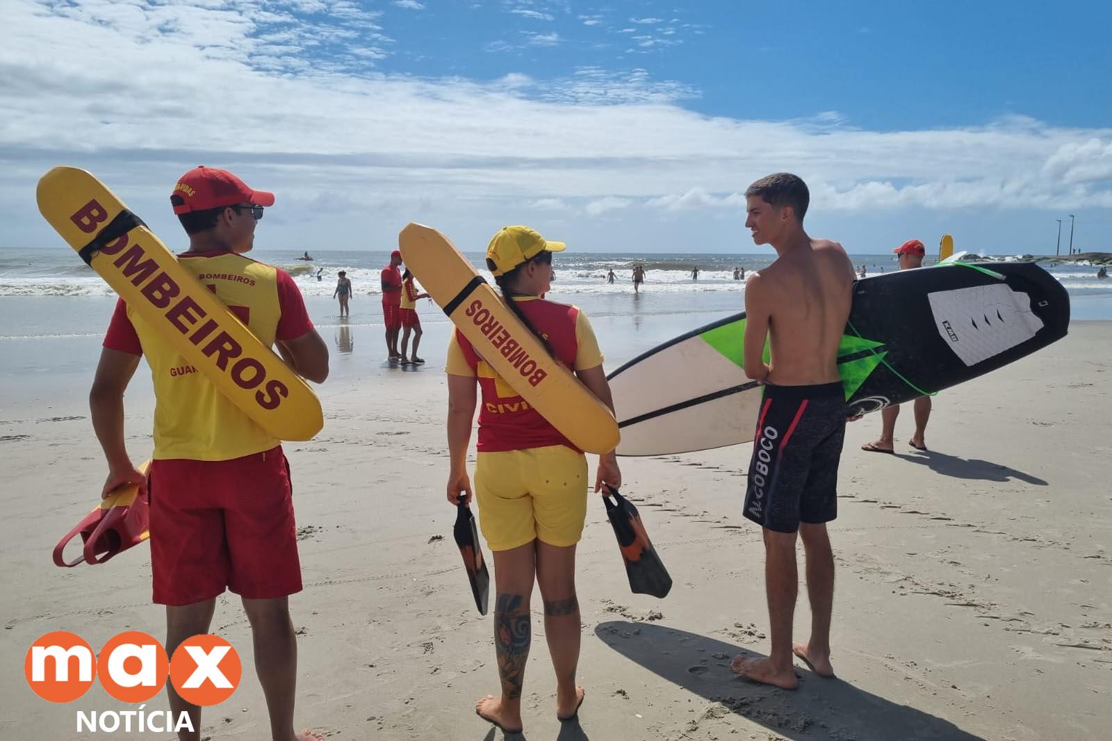 Curso do Corpo de Bombeiros no Litoral prepara surfistas para salvamentos de forma segura