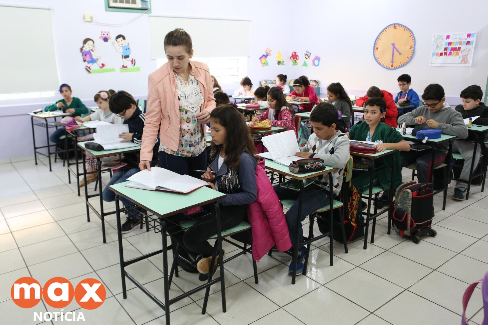 Profissionais da educação podem solicitar afastamento remunerado para frequentar curso de mestrado