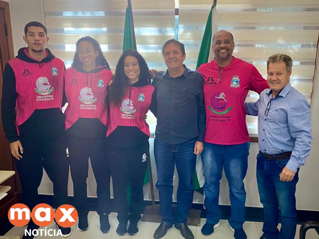 Chico Brasileiro recebe visita de talentos do atletismo iguaçuense