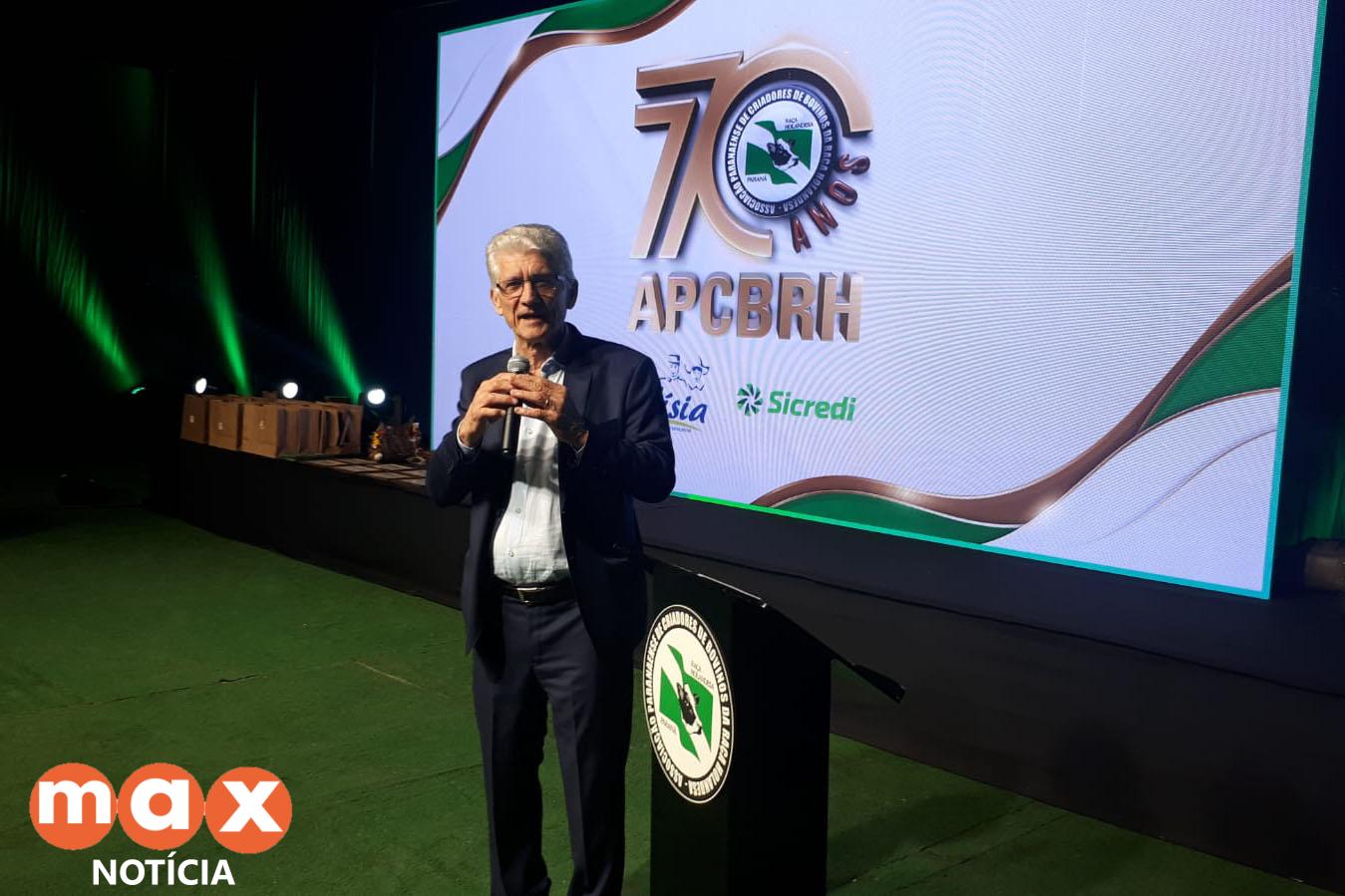 Genética do gado paranaense e qualidade do leite são destaque em aniversário de associação