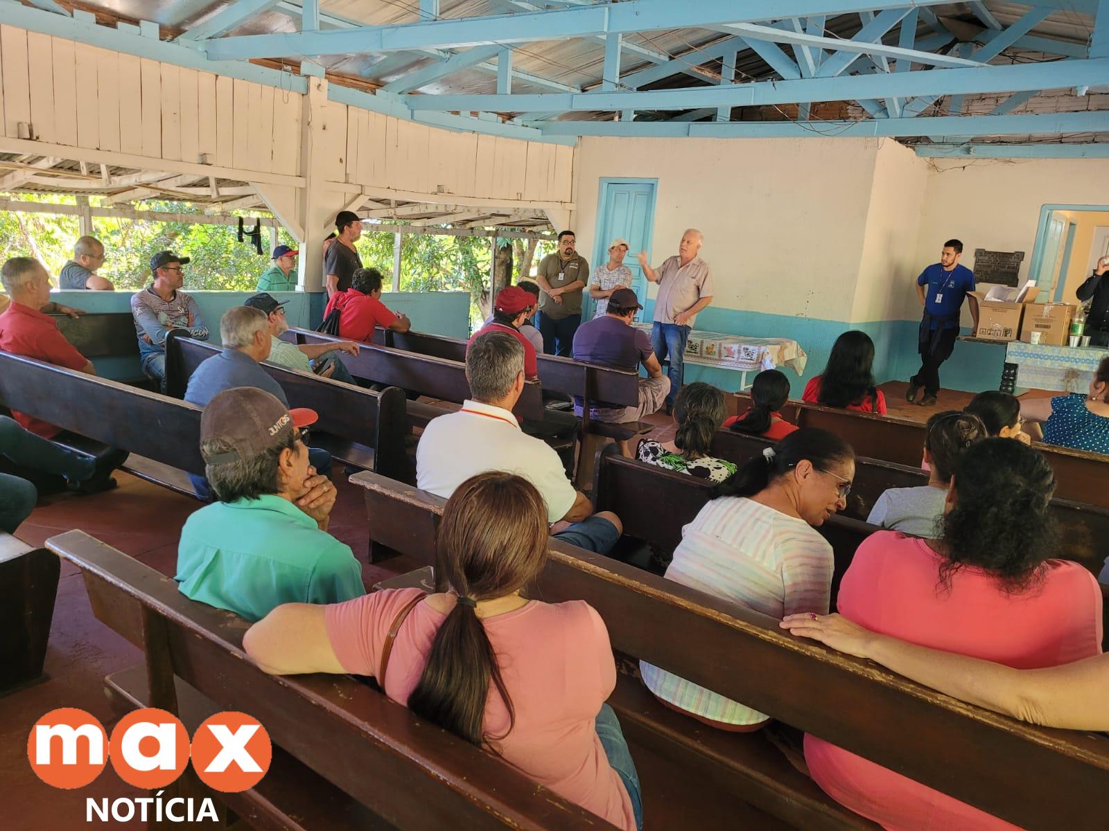Pescadores artesanais de Foz do Iguaçu recebem carteira profissional
