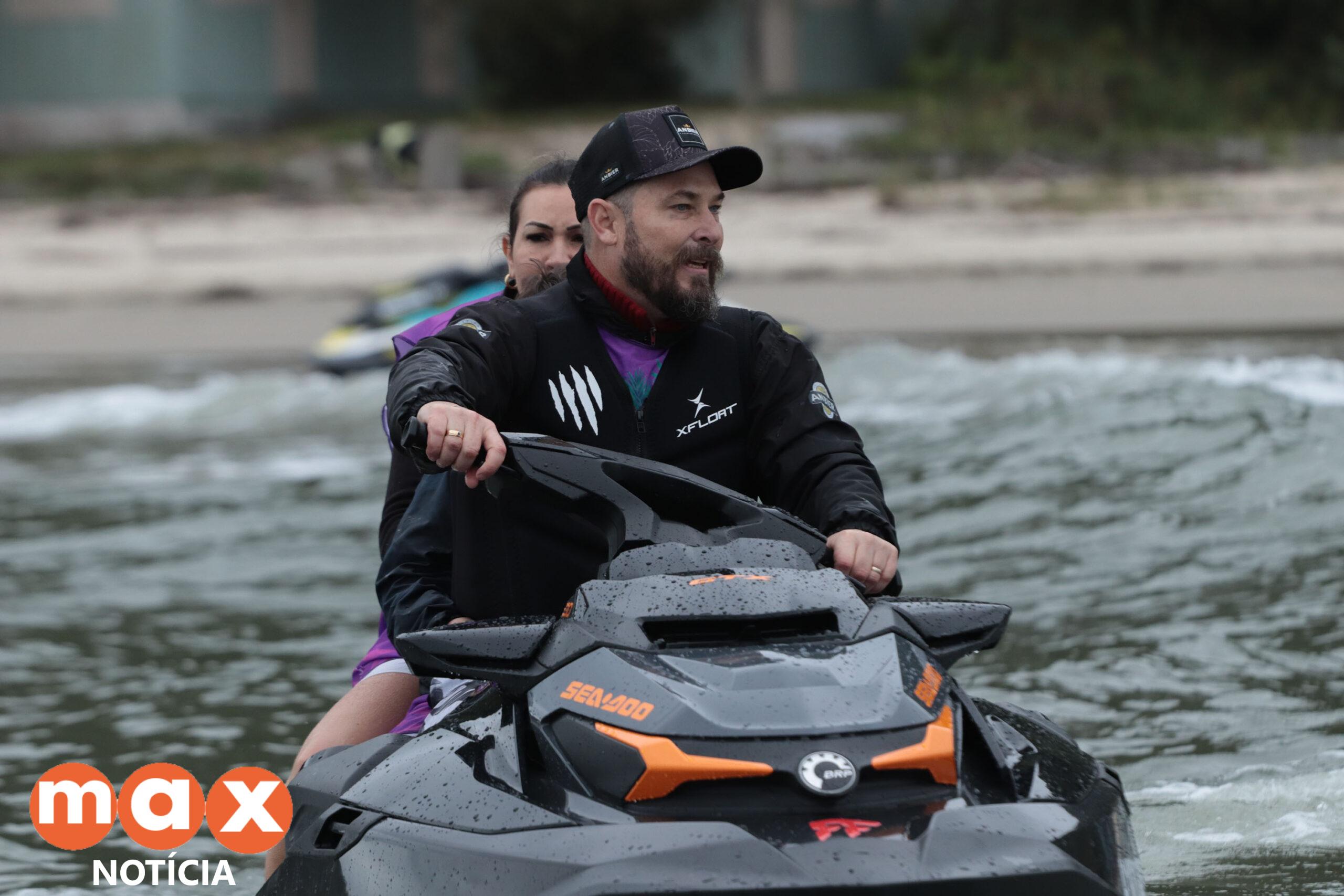 Evento com caça ao tesouro reuniu 150 apaixonados por embarcações na Ilha do Mel