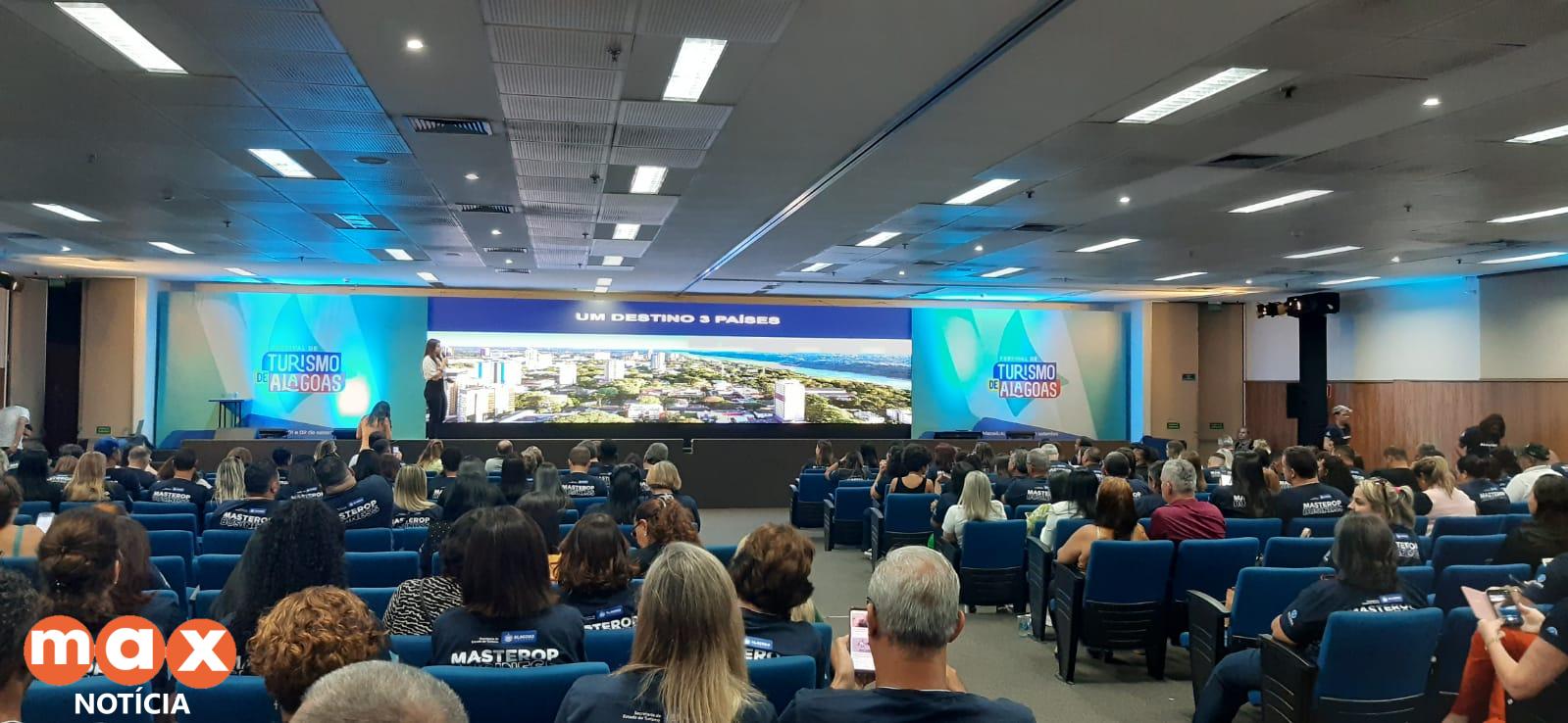 Em Maceió, Foz do Iguaçu é destaque em feira de turismo com foco profissional