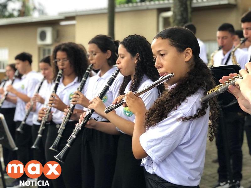Apresentações musicais marcam confraternizações de final de ano na Prefeitura de Foz