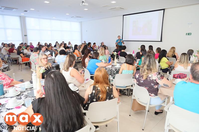 Diretores de escolas e Cmeis participam de reunião de alinhamento para o ano letivo de 2024