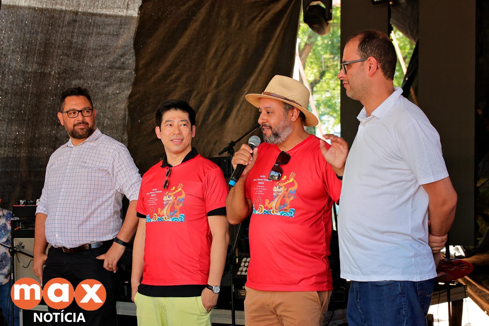 Apresentacoes artísticas marcam o Ano Novo Chinês na Praça da Paz