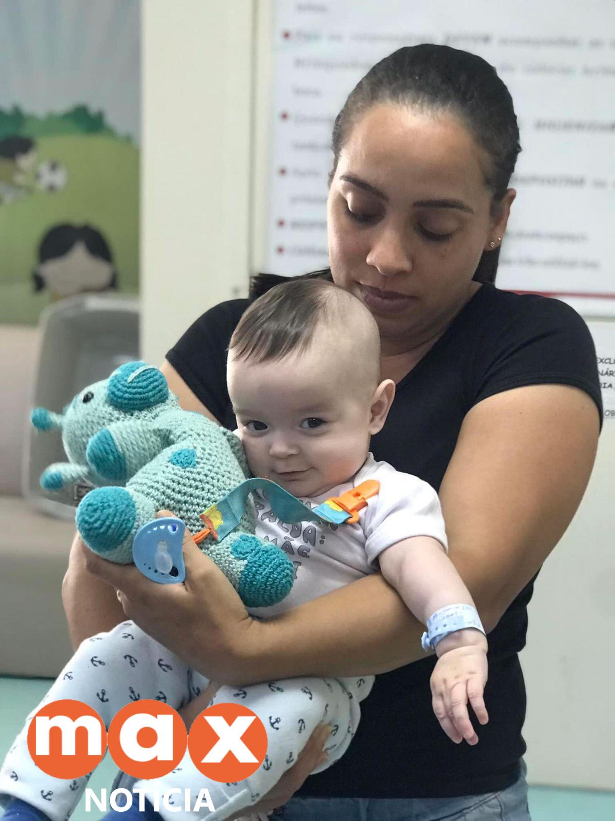 Entrega de Coelhinhos Amigurumis na Pediatria do Hospital Municipal