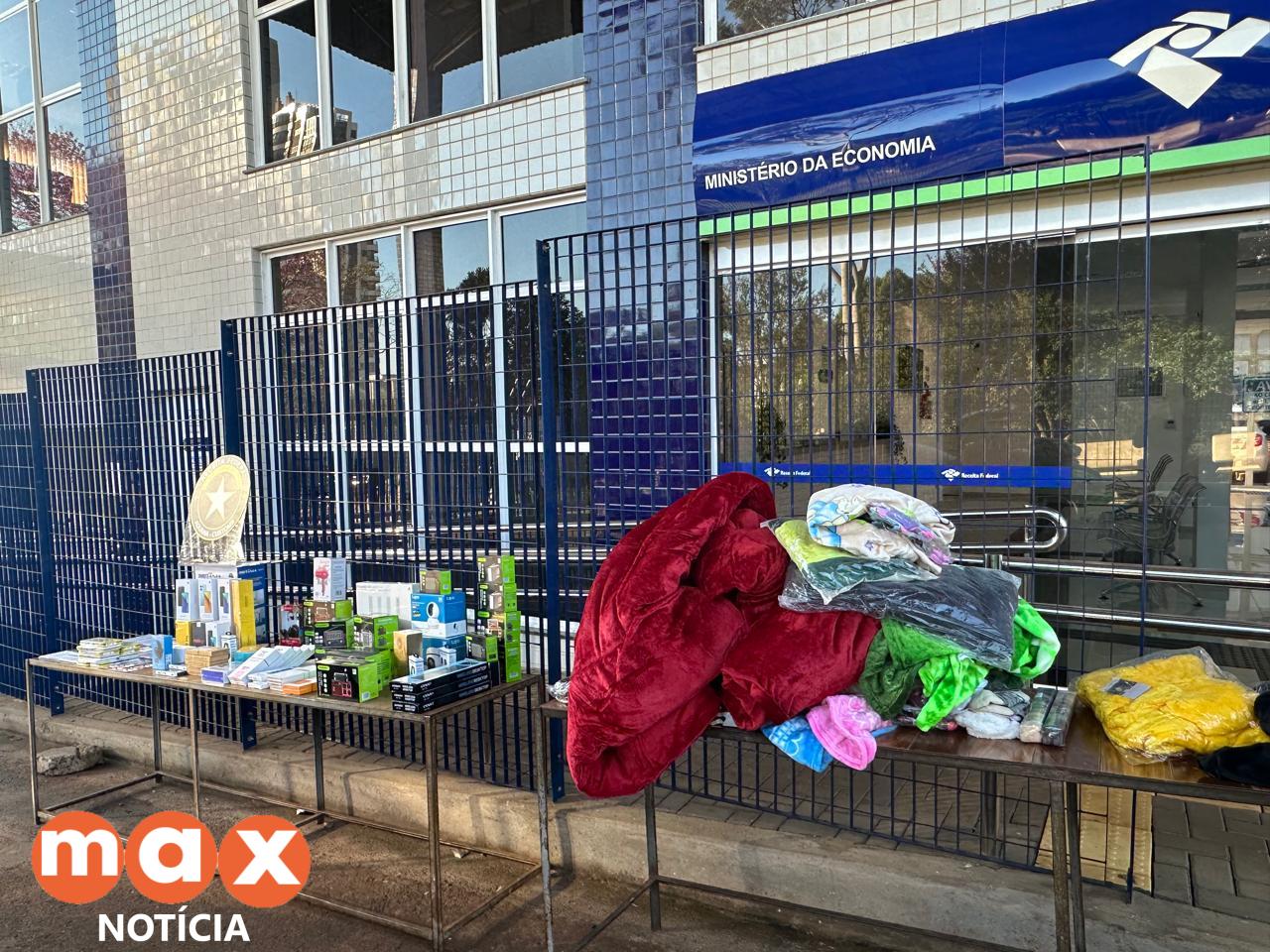 Receita Federal apreende quase meio milhão de reais em mercadorias e prende um homem na BR-277