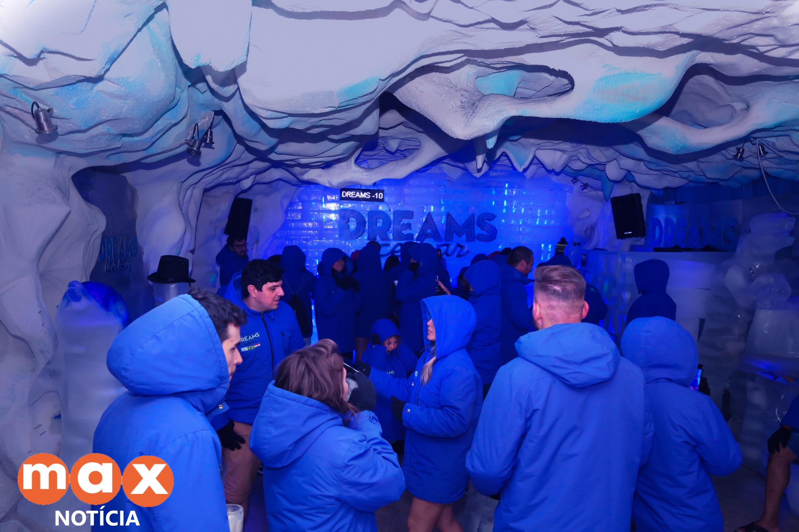 Proclamação da República: Dreams Park Show orienta turistas agendarem suas visitas no Bar de Gelo