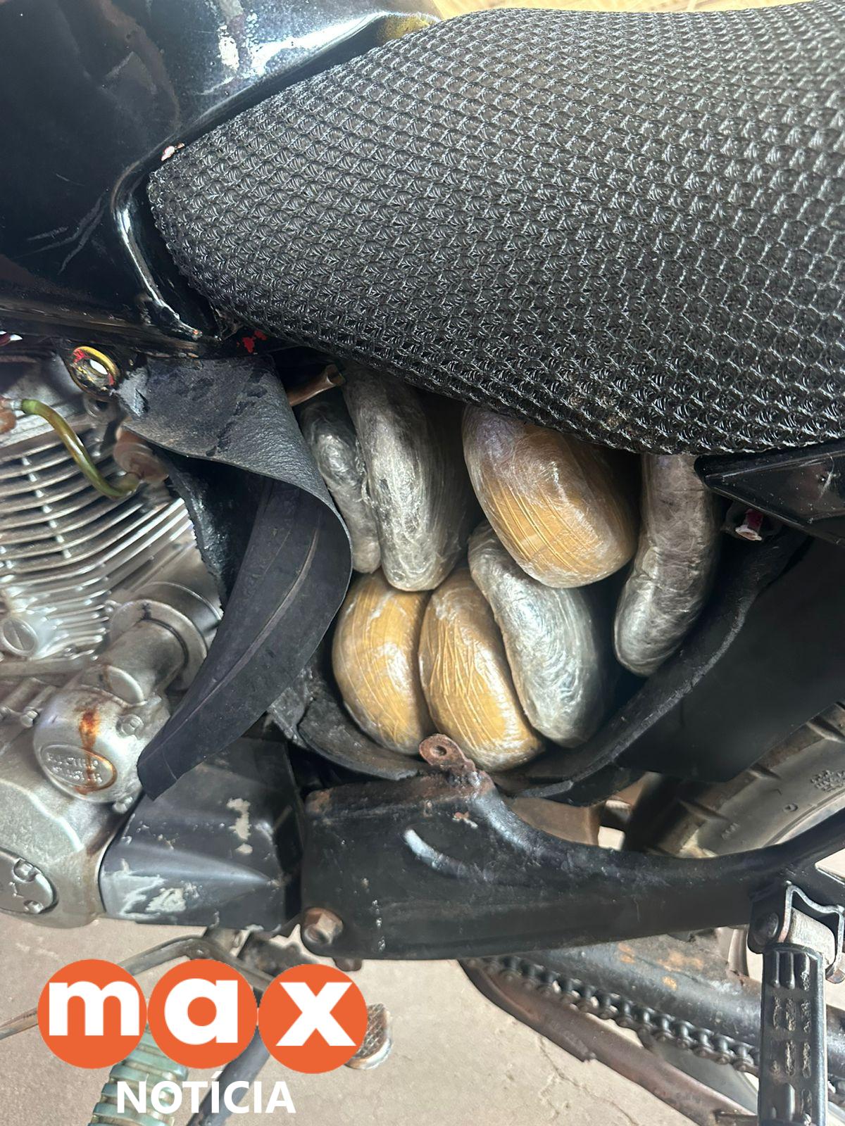 Moto com fundo falso é apreendida na Ponte Internacional da Amizade com 8,5 kg de haxixe