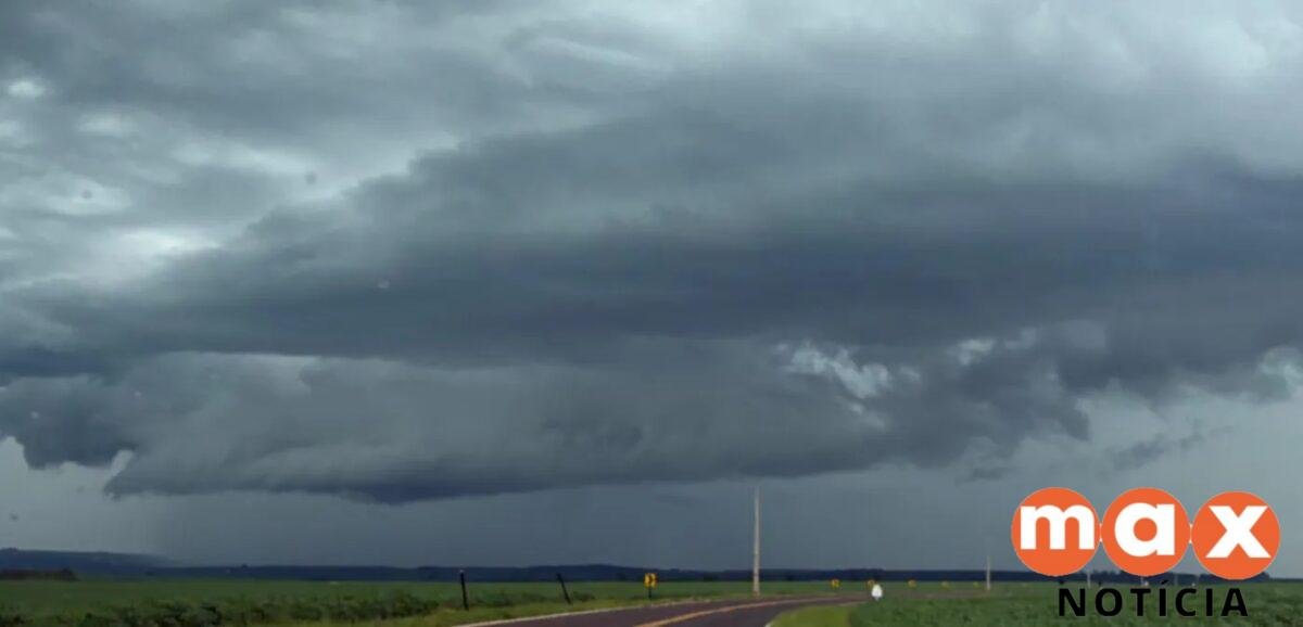 316 cidades do Paraná têm alerta para chuva forte, granizo e ventos de até 60 km/h; confira quais