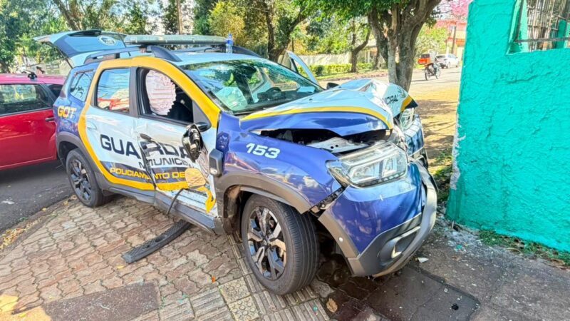 Colisão Entre Viatura e Veiculo Após Perseguição á Motocicleta