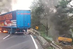 Acidente entre duas carretas bloqueia totalmente a BR-116 na Grande Curitiba