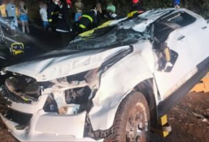 Adolescentes capotam caminhonete e são atingidos por caminhão na BR-376, no PR; um morreu e outro ficou ferido