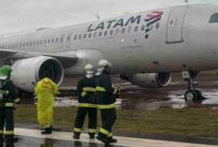Avião da Latam derrapa durante pouso e fica atolado na lama no Aeroporto de Cascavel