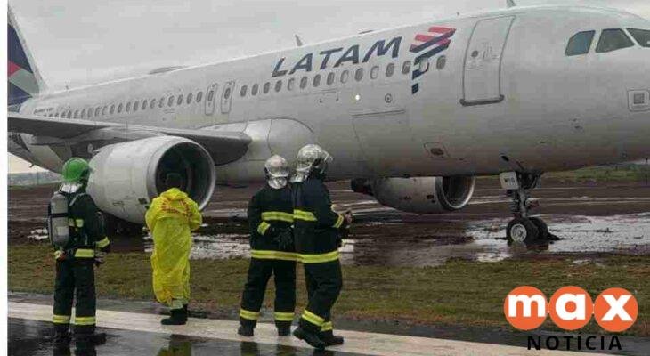 Avião da Latam derrapa durante pouso e fica atolado na lama no Aeroporto de Cascavel