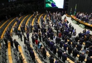 Congresso deve decidir sobre "taxa das blusinhas" nesta segunda