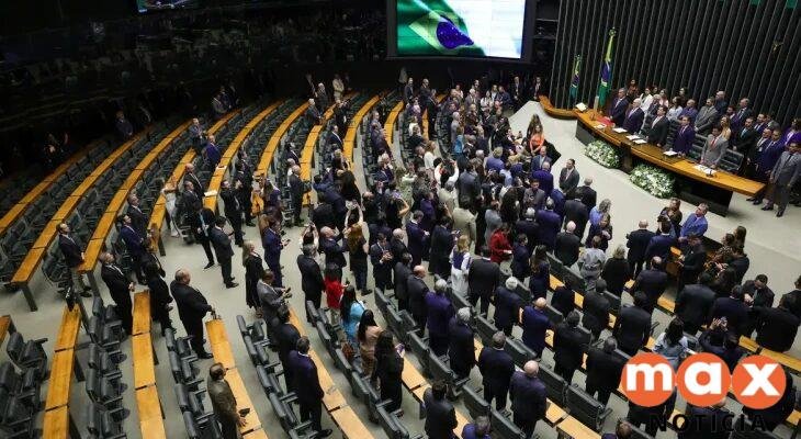 Congresso deve decidir sobre "taxa das blusinhas" nesta segunda