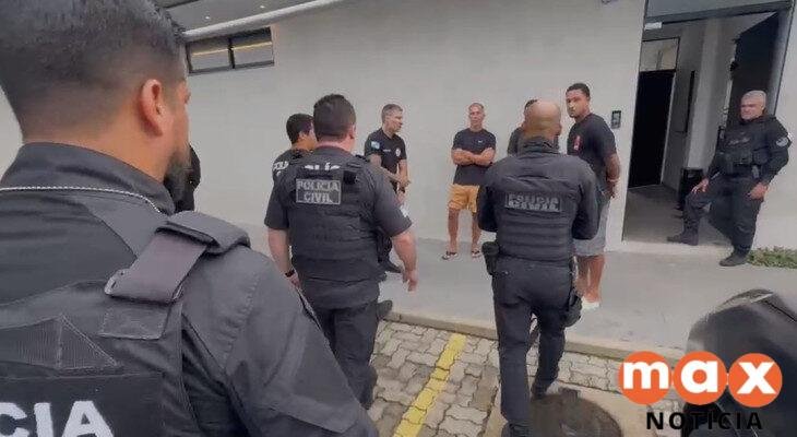 Jogador do Vasco é alvo de operação contra tráfico de drogas e armas