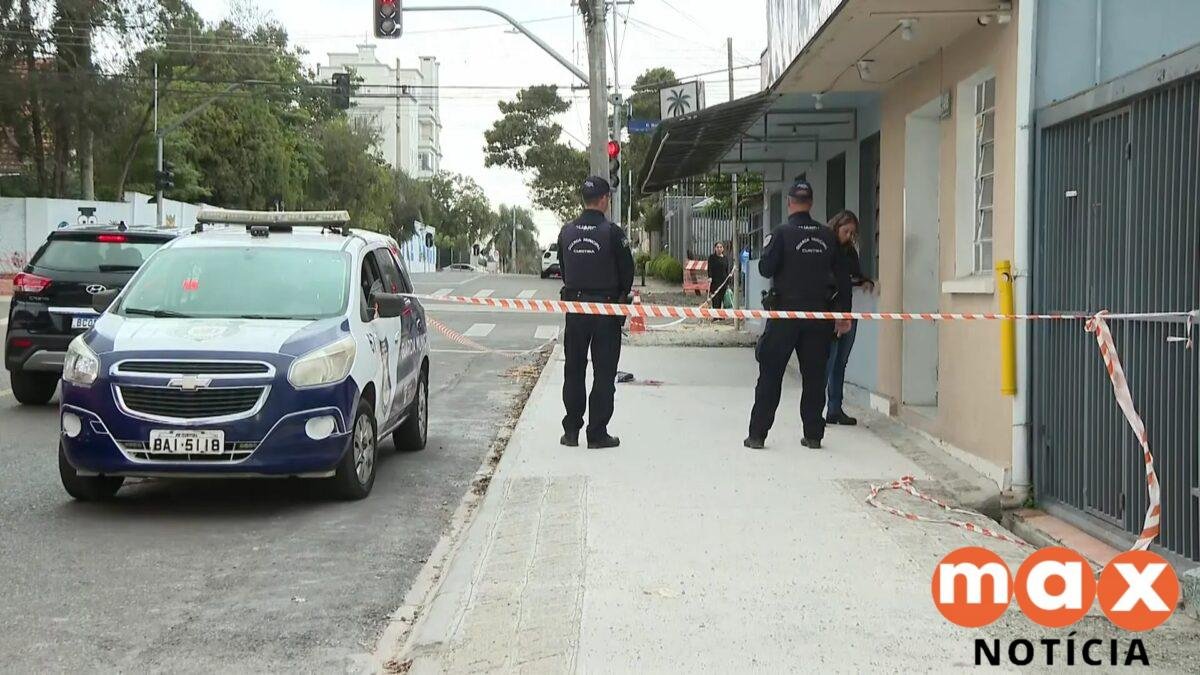Mulher é baleada por ex-marido após ele desrespeitar medida protetiva, em Curitiba