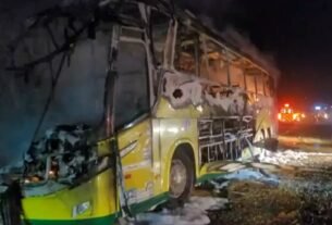 Ônibus bate em carreta e pega fogo na BR-376, no Paraná; 9 pessoas ficaram feridas