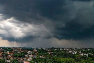 Tempestades provocam ventos de até 90 km/h e chuva intensa no Paraná