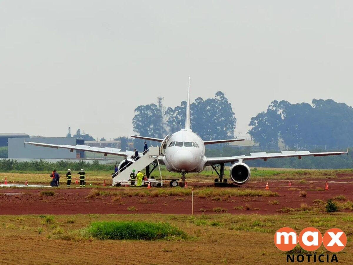 Cenipa investiga o que levou avião da Latam com 151 pessoas a sair da pista durante pouso no Paraná