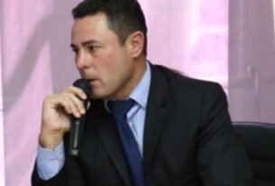 Ex-assessor de Sandro Alex negocia devolver R$ 162 mil à Celepar após investigação do MPPR