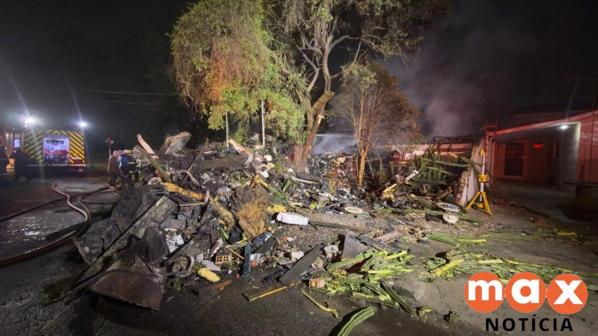 Idoso morre em incêndio e corpo é achado sob entulhos em Curitiba