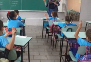 Justiça do Paraná manda reintegrar professora demitida após ser impedida de depor em PAD