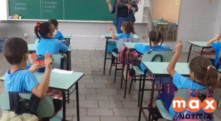 Justiça do Paraná manda reintegrar professora demitida após ser impedida de depor em PAD