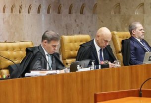 Moraes e Mendonça ficam lado a lado em sessão do STF que analisa crise do Banco Master