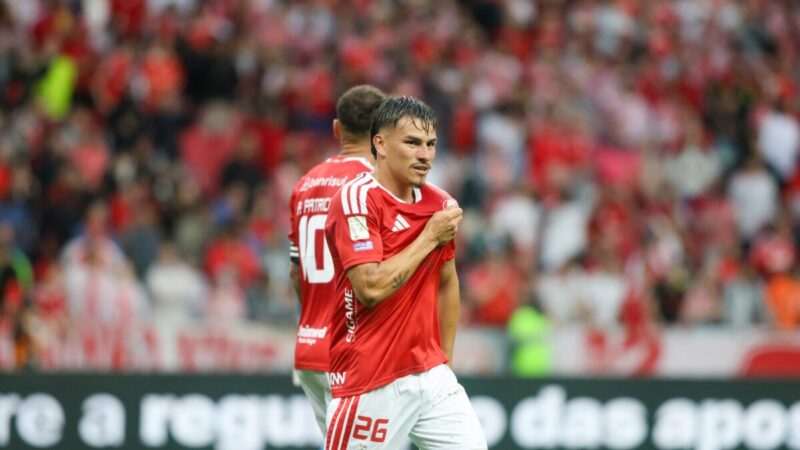 Internacional vence Botafogo por 3 a 0 e sai do Z4 no Brasileirão