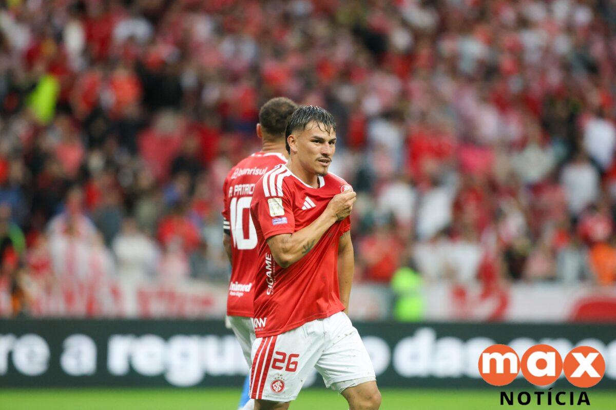 Internacional vence Botafogo por 3 a 0 e sai do Z4 no Brasileirão