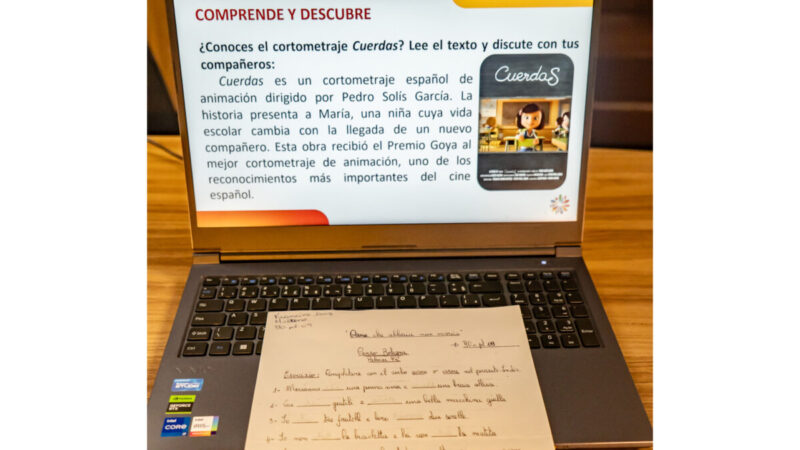 Celem comemora 40 anos de ensino gratuito de idiomas no Paraná