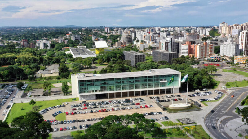 Feriado de Finados: o que abre e fecha no Paraná