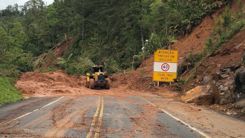 Rodovias do Paraná têm interdições após chuvas intensas