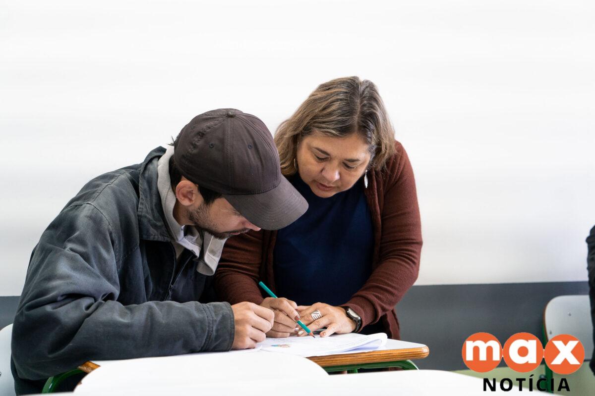 Matrículas na EJA a distância crescem 341% no Paraná