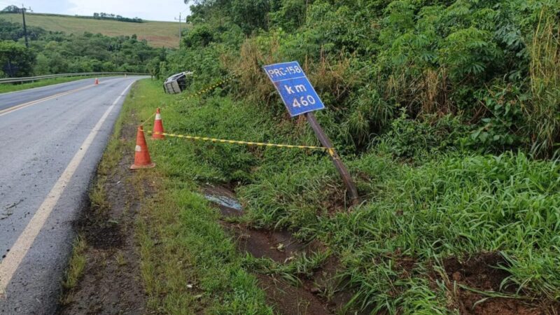 Motorista foge após capotamento e morte no Paraná