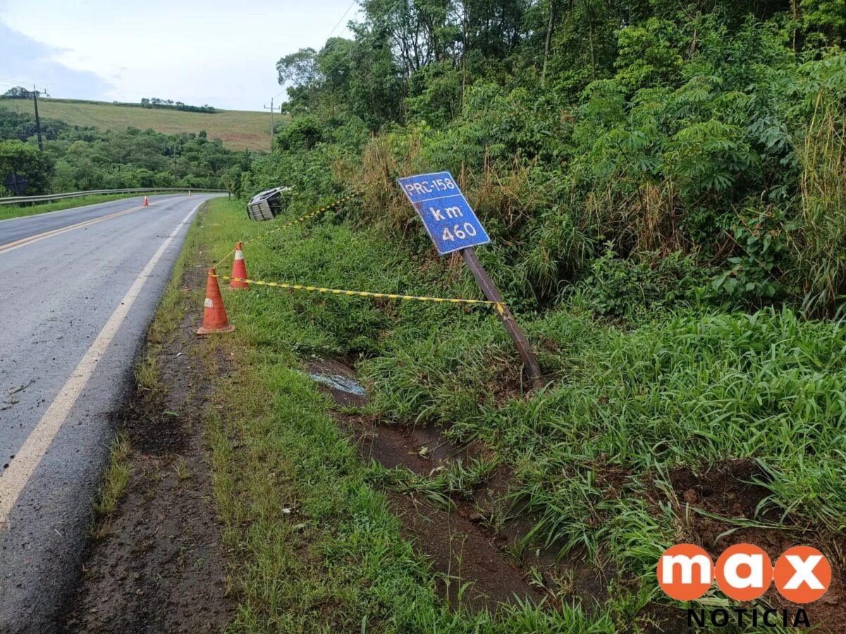 Motorista foge após capotamento e morte no Paraná