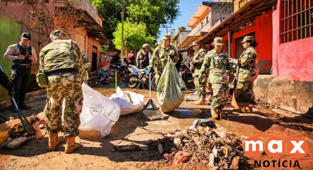 Mutirão remove 21 toneladas de lixo em áreas alagadas no Paraguai