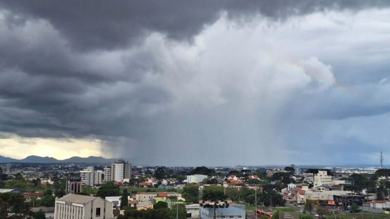 Paraná tem alerta de tempestade e granizo no fim de semana