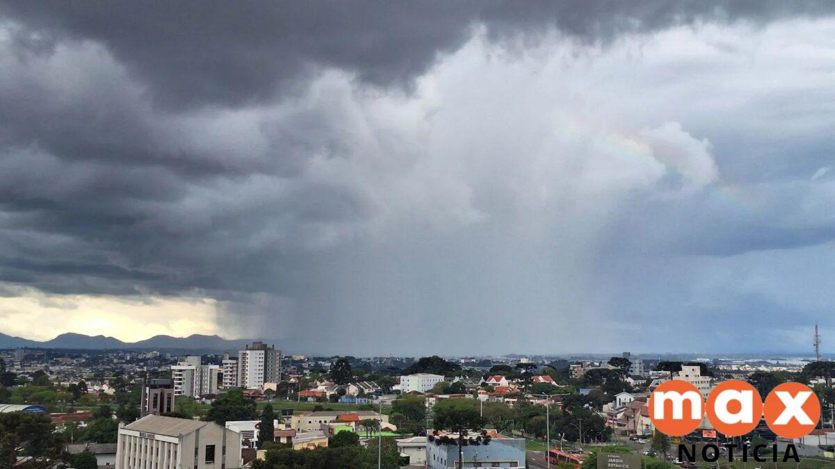 Paraná tem alerta de tempestade e granizo no fim de semana