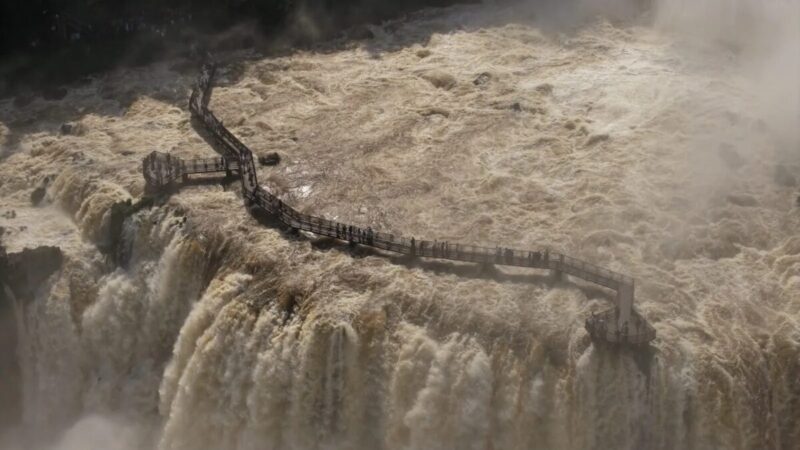 Cataratas do Iguaçu: Passarela é interditada após alta na vazão